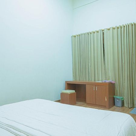 Kartika Syariah Guest House Surakarta  Exterior photo