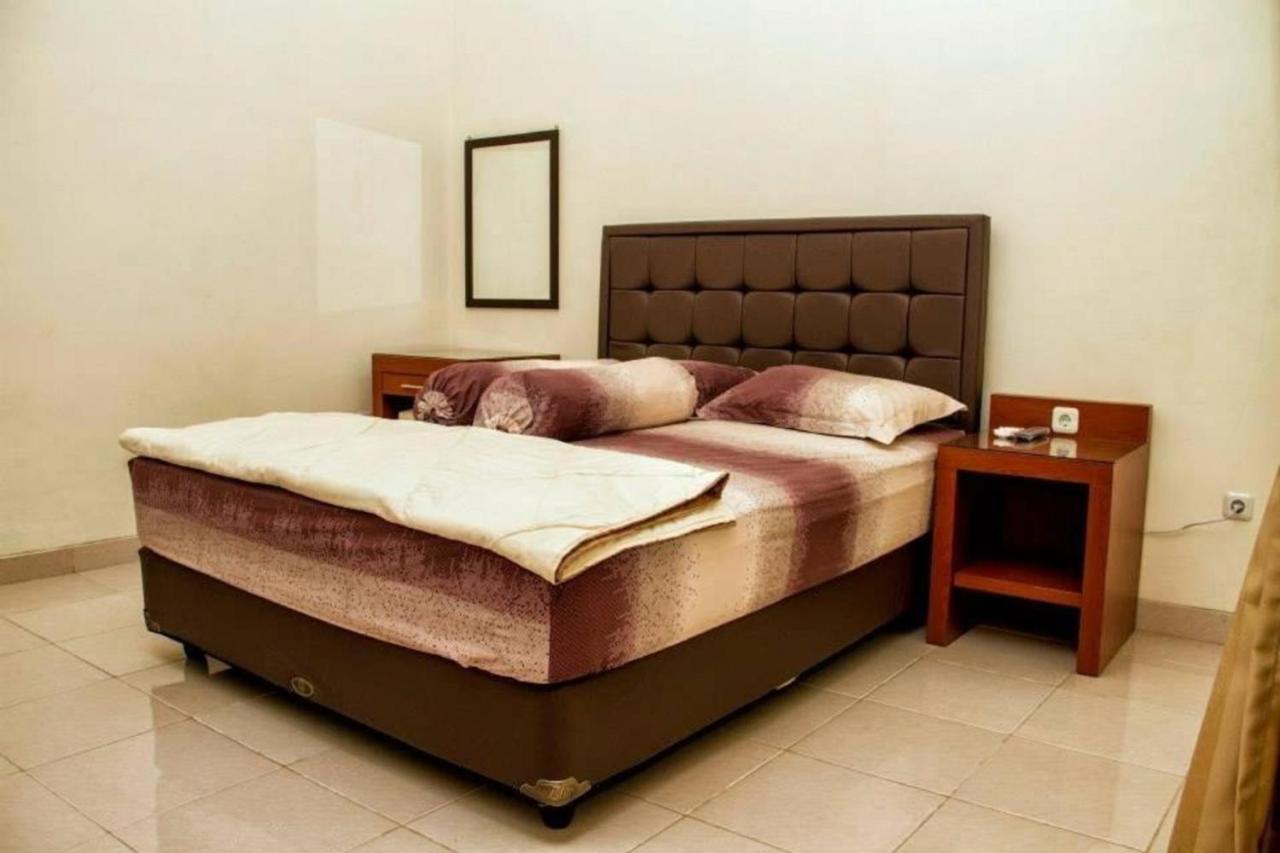Kartika Syariah Guest House Surakarta  Exterior photo