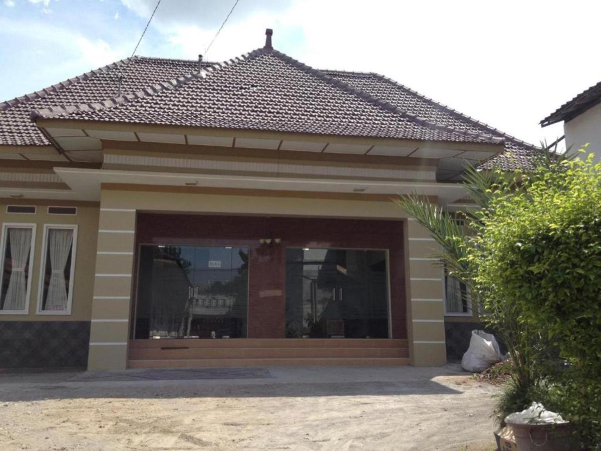 Kartika Syariah Guest House Surakarta  Exterior photo