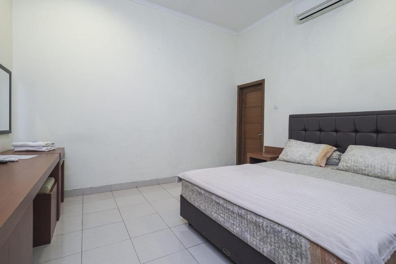 Kartika Syariah Guest House Surakarta  Exterior photo