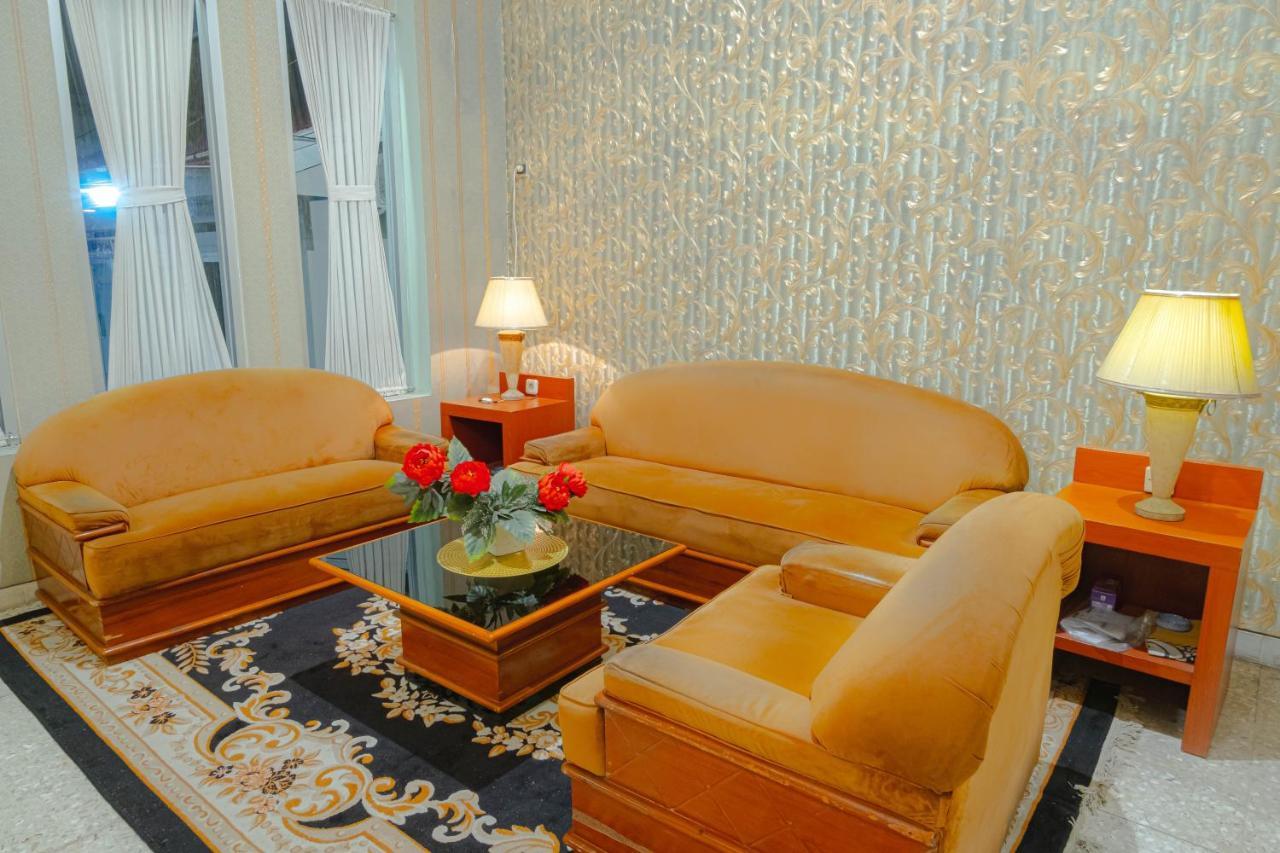Kartika Syariah Guest House Surakarta  Exterior photo